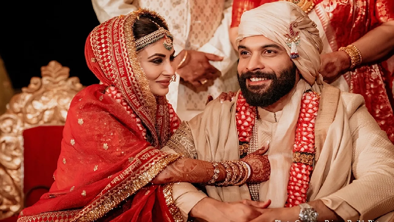 Did Mouni Roy Separate from Husband Suraj Nambiar? Unfollows Him & Deletes All Marriage Photos - Mouni Roy Separation | TIMESBULL