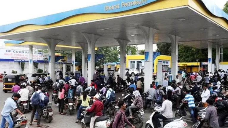 Petrol Diesel- Major chaos over fuel, Long Queues, Pumps Display “No Stock”