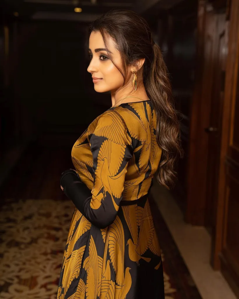 Trisha Side Look | TIMESBULL