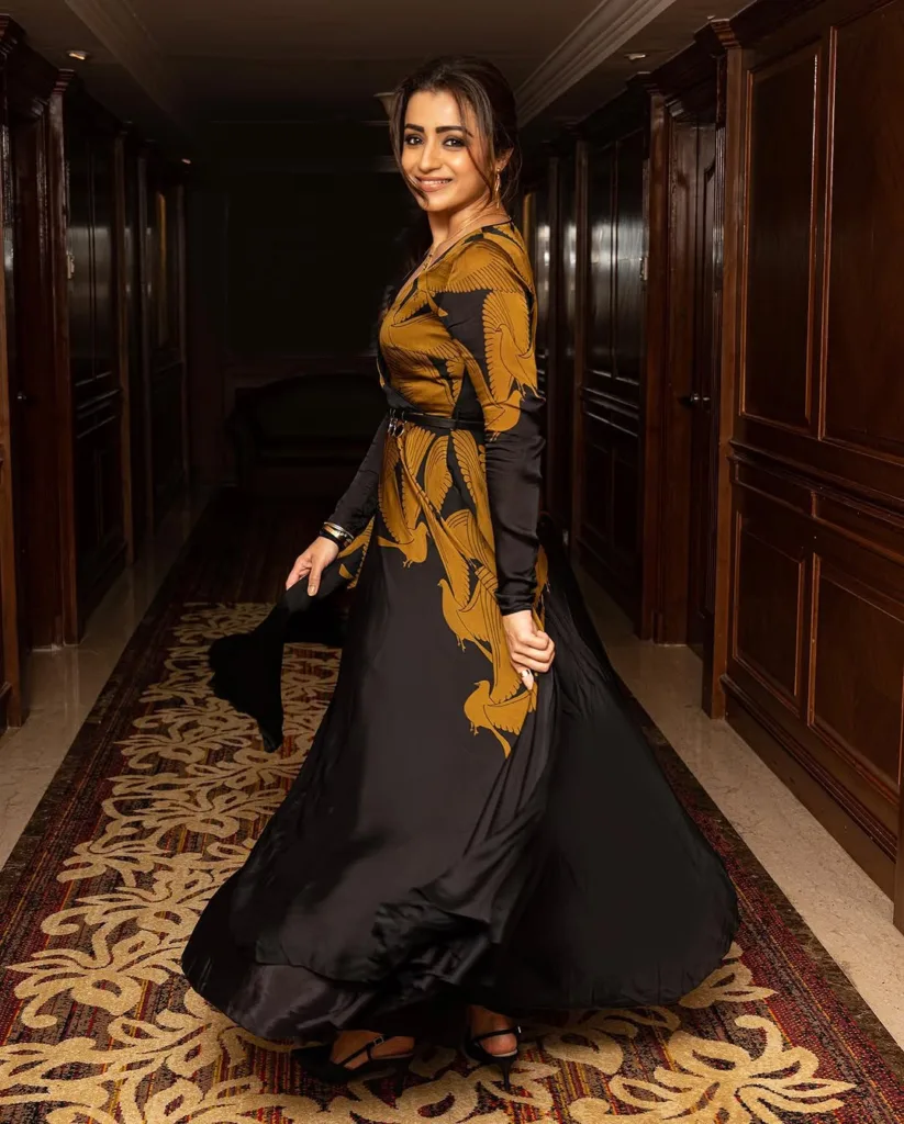 Trisha Viral Pose | TIMESBULL