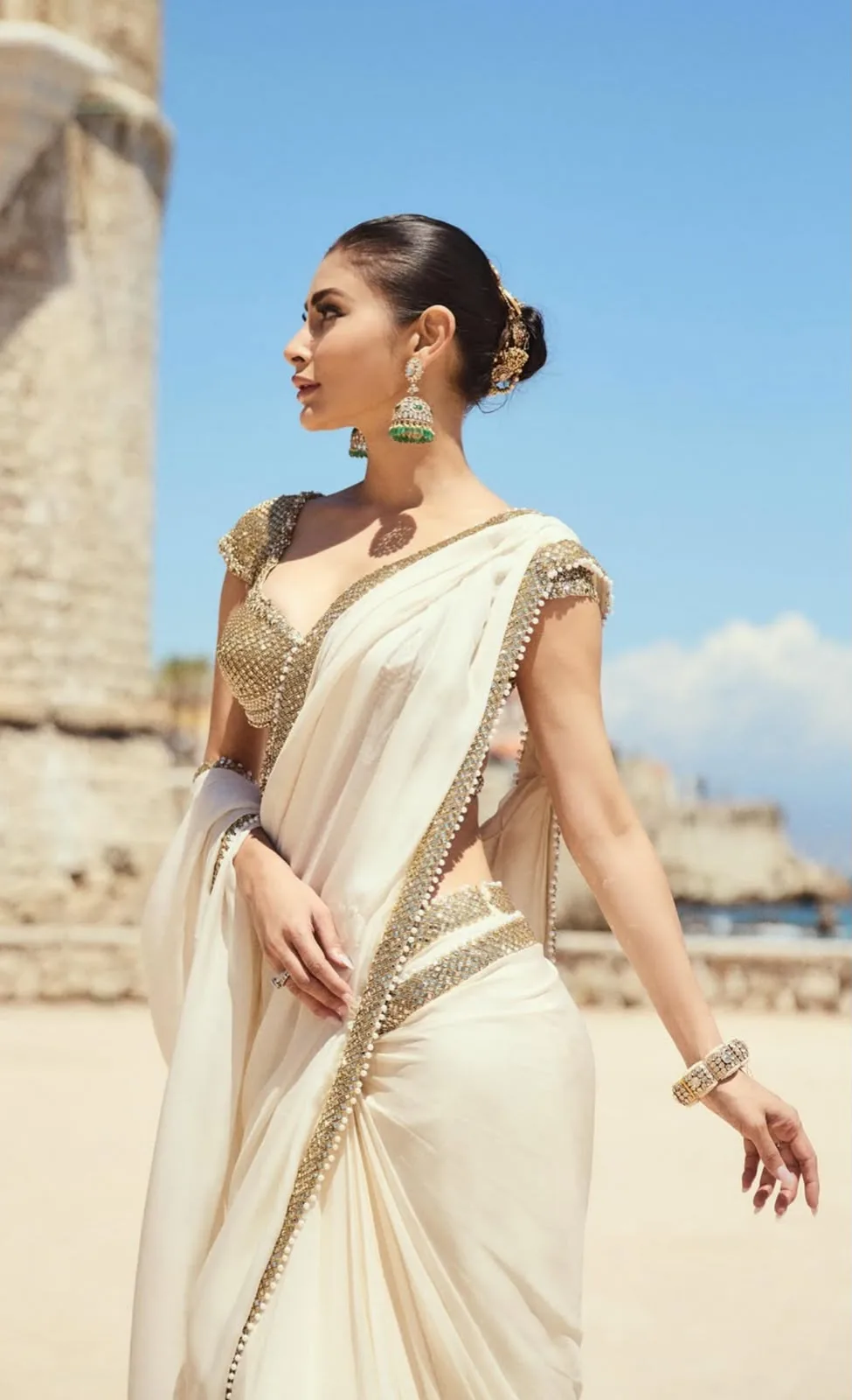 Mouni Roy New Post