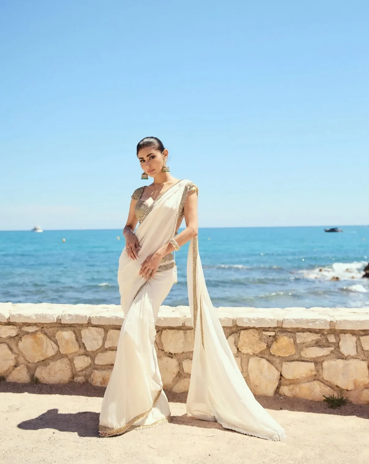Mouni Roy Pic