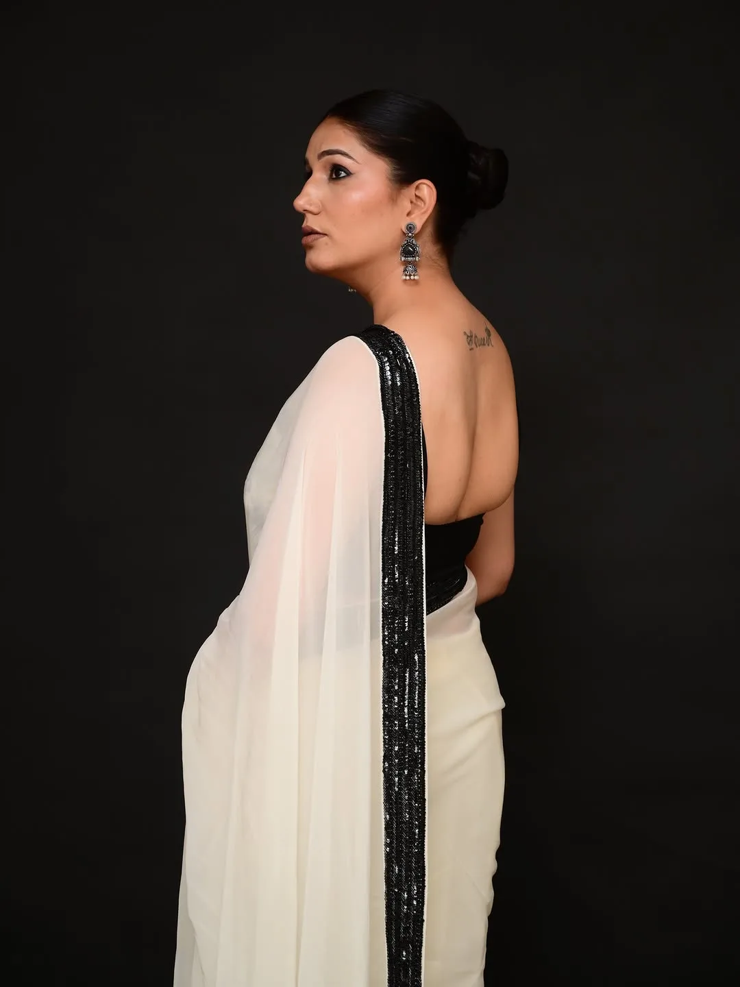 Side Pose Viral