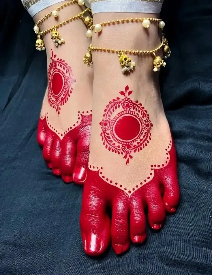 Floral shape – foot full of small flowers