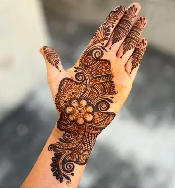 Shagun's minimal mehendi