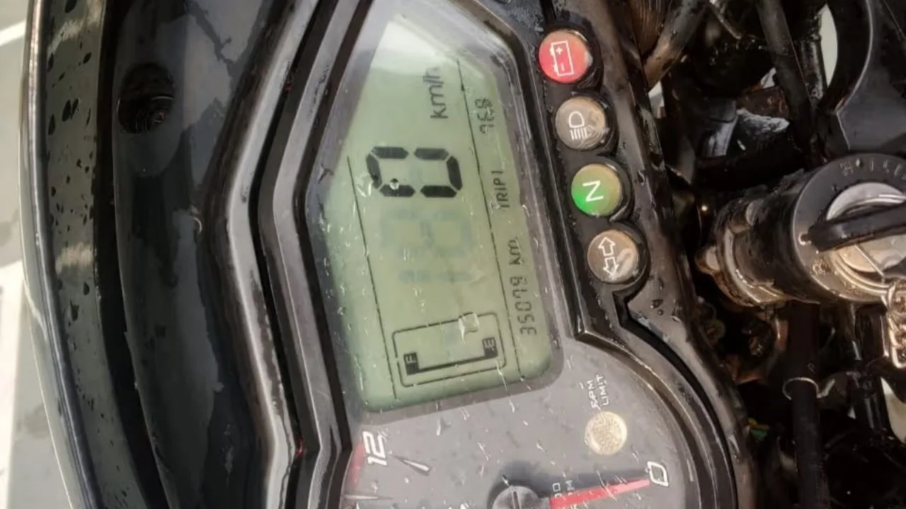 Bajaj Pulsar 150 for just ₹35,999, Check Price, Features - Image 1