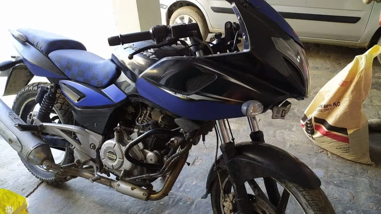 Bajaj Pulsar 220 F ABS available for just ₹40,000, Get the full details - Image 1