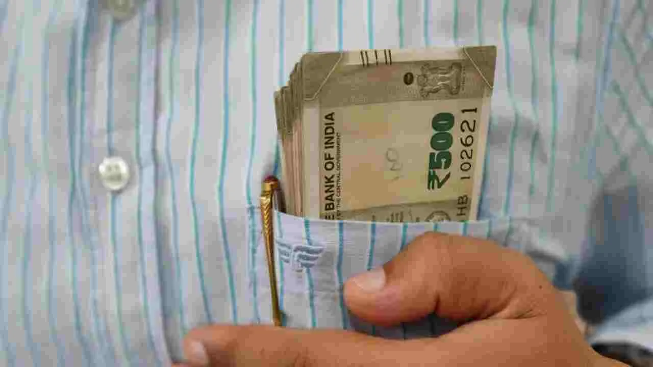 8th Pay Commission: When Will Central Government Employees Get Their New Salaries? Check Here