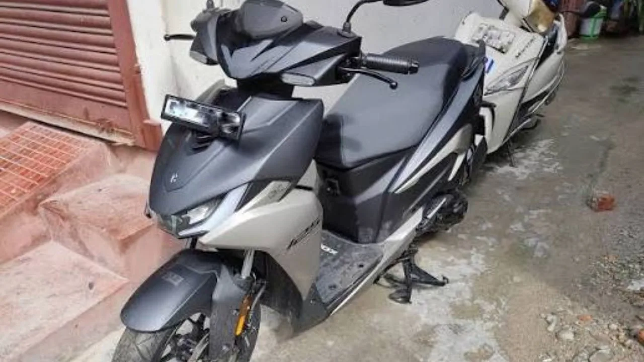 Hero Xoom 125 – New Grey-Gold Colour of Hero Xoom 125 Spotted with Premium Look - Image 1