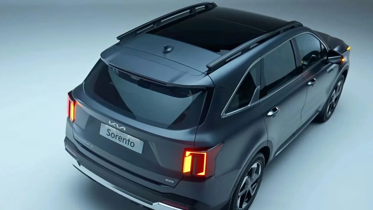 Kia Sorento Launched in India – Hybrid Diesel and 6/7-Seater Options Available at ₹27.99 Lakh - Image 1