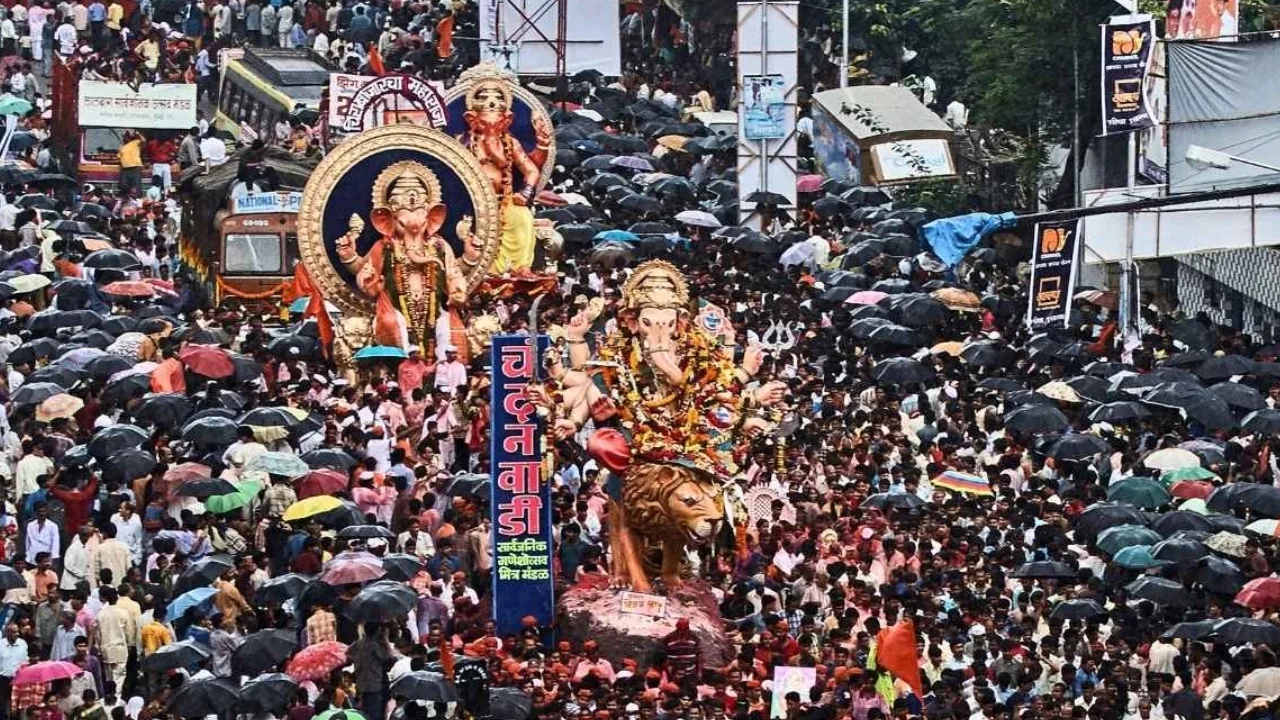Ganpati Visarjan Advisory: Traffic Diversions on 84 Routes, 24-Hour Metro Service for Devotees