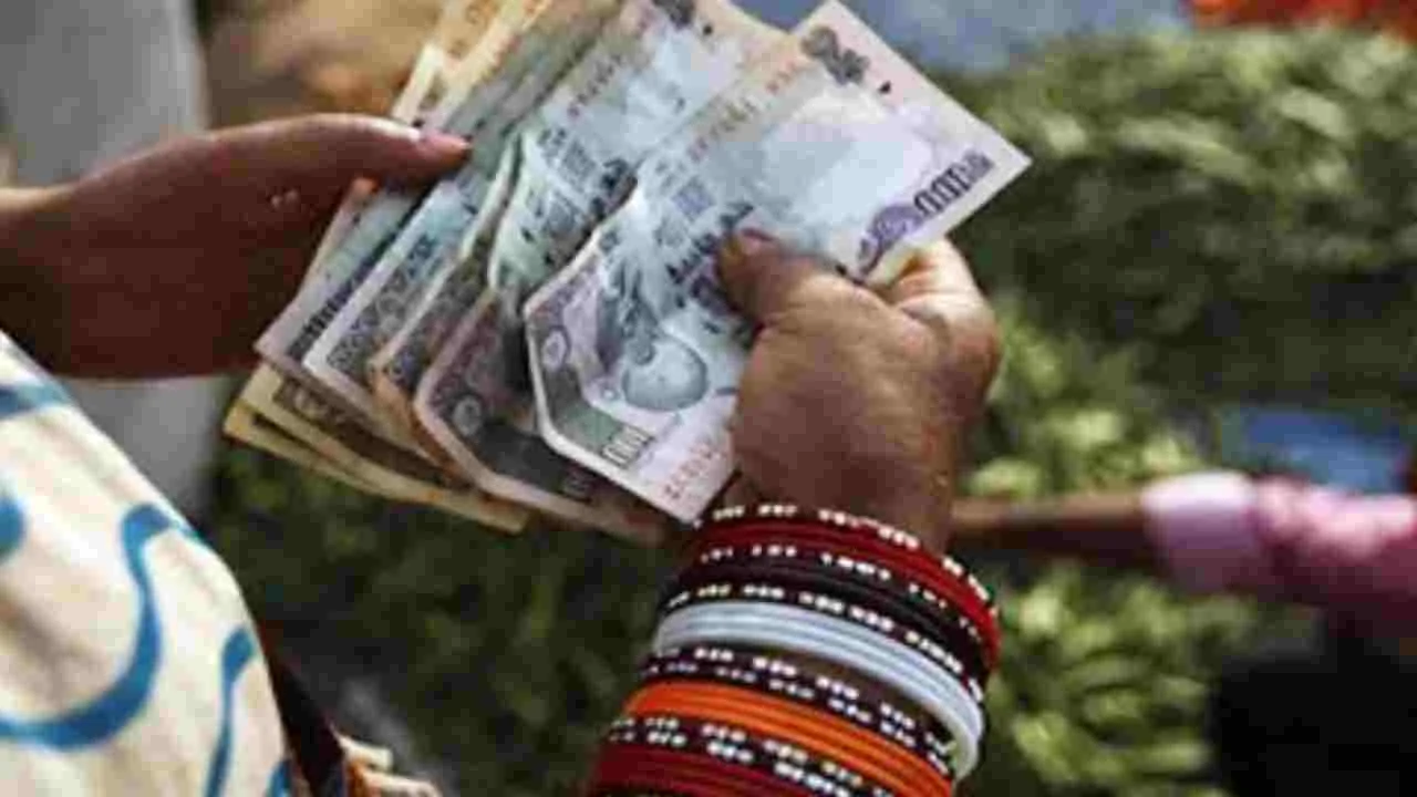 Lado Laxmi Yojana: Big Navratri Announcement, 45 Lakh Women to Receive Rs 2,100