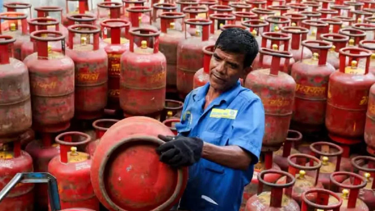 LPG Price Hike: Will Cylinder Prices Rise by Rs 14.2 in November? Know Here