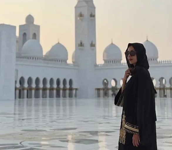 Malaika Arora Abu Dhabi Mosque Visit Sparks Religion Questions – Fans Ask ‘Did She Convert?’ — Sarvesh Shashi’s Name Linked - Image 4