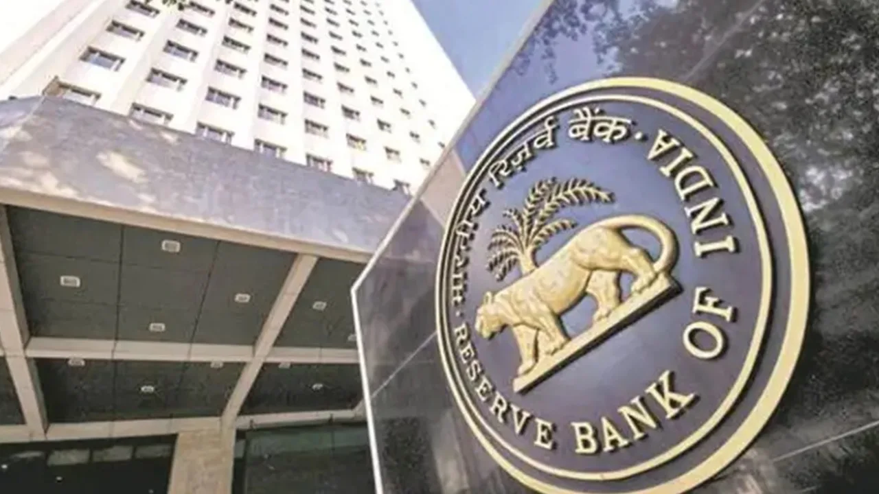 RBI Imposes Restrictions on This Bank, Customers Withdraw Only Rs 5,000