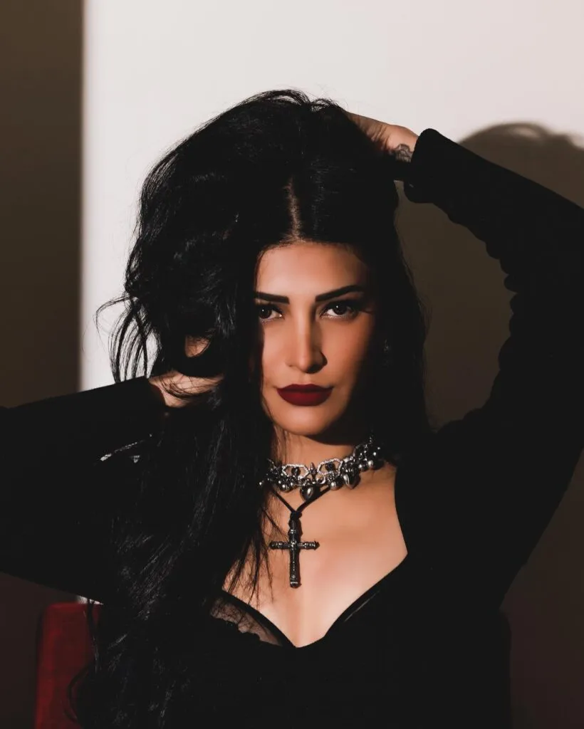 shrutzhaasan 1707539570 3299403514669119769 490297128