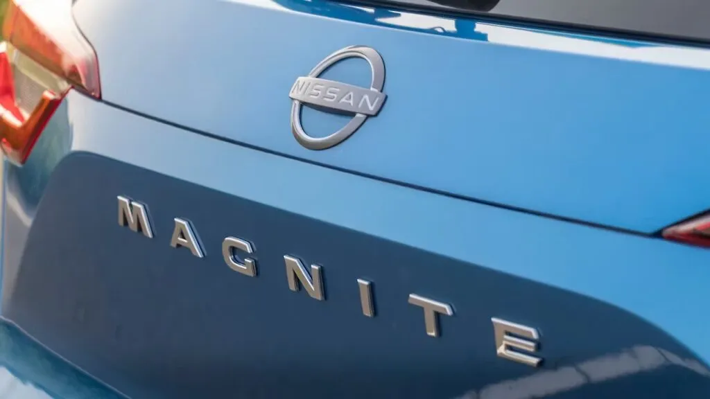 nissan magnite facelift rear badge0
