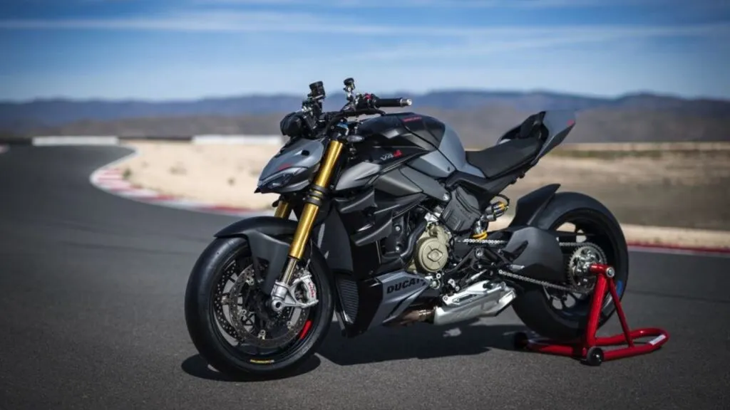 Ducati Streetfighter V4 V4 S 1